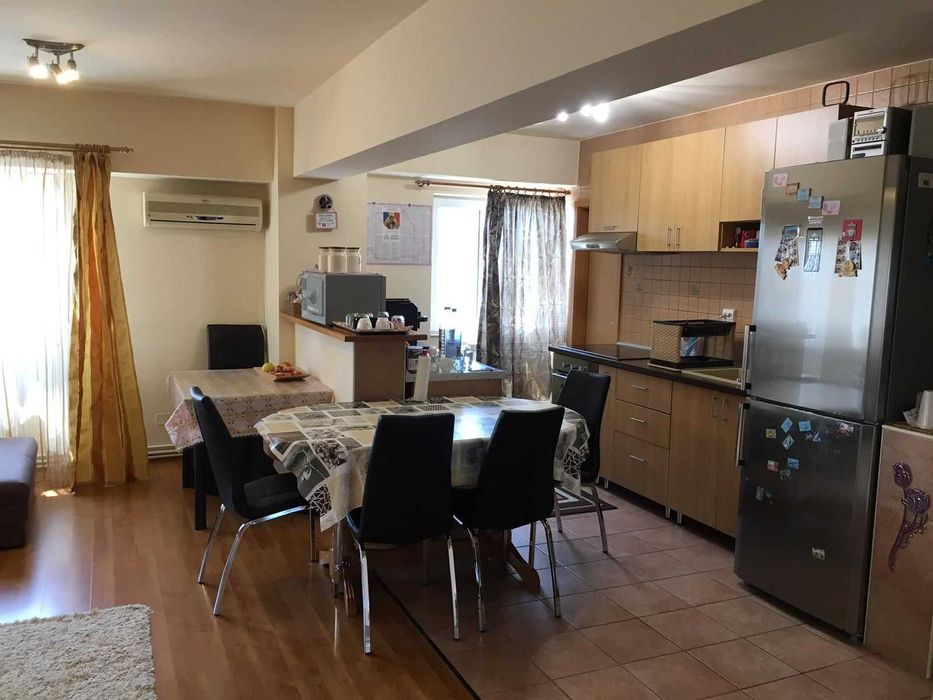 Apartament 4 camere , decomandat , zona Modern