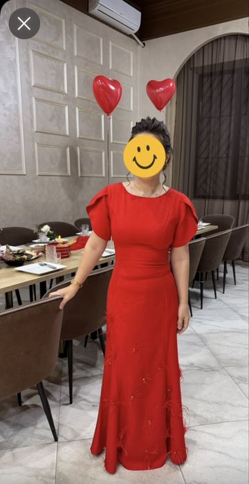 Красивое красное платье