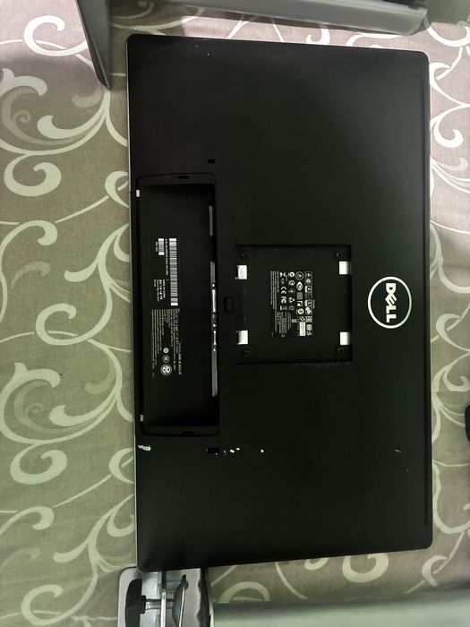 Два монитора със стойка Dell P2414Hb