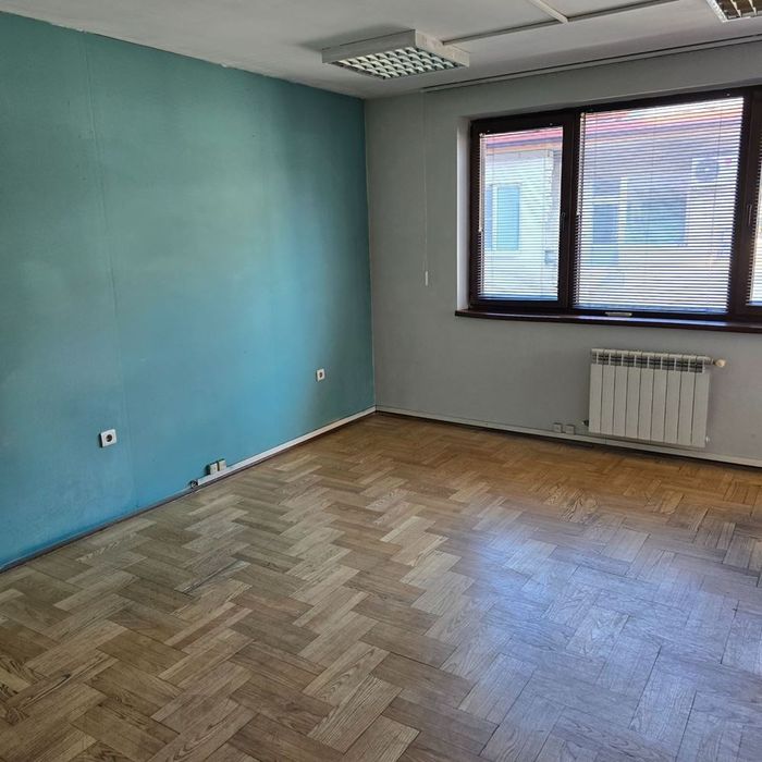 Офис до метро Джеймс Баучер – 2 стаи, южно, ниски разходи + гараж