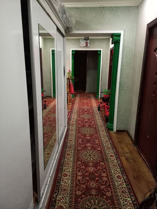 Срочна сотилади 4х хонали шахар куйлу 1да 4 томон бозор