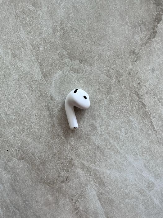 Левый наушник airpods 4