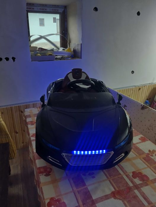 Акумулаторна детска кола