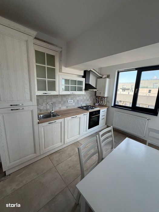 Închiriez ap 2 camere Novum Invest, bucătărie închisă, loc de parcare