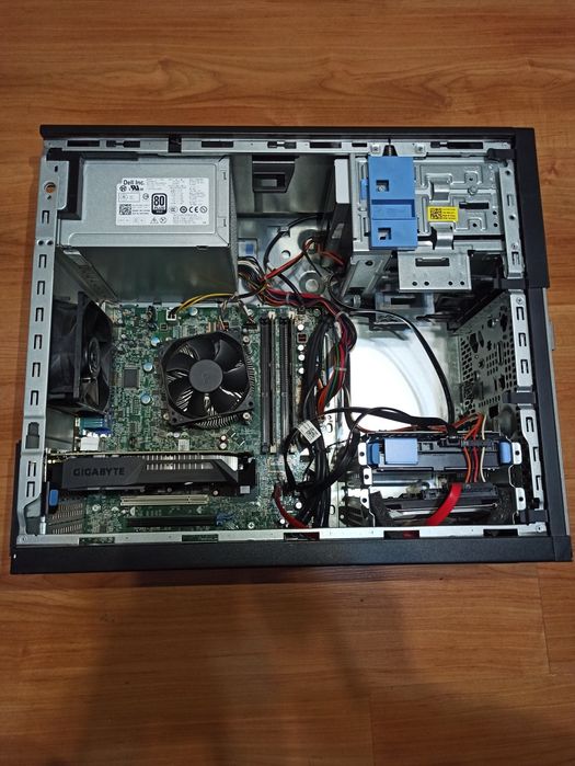 Компютър за леки игри / офис