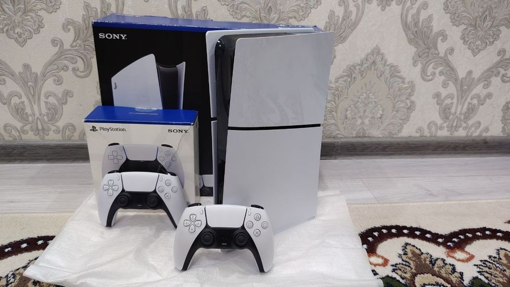 Playstation 5 slim 1 Тб как новый 2 джойстик топ игры есть