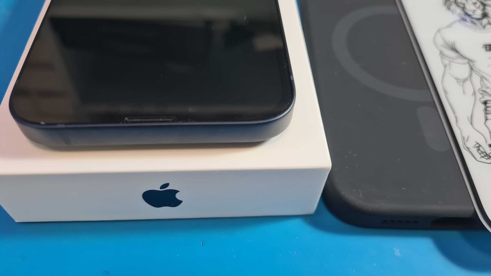 iPhone 13 перфектен 128GB памет 85% батерия с кутия без драскотина