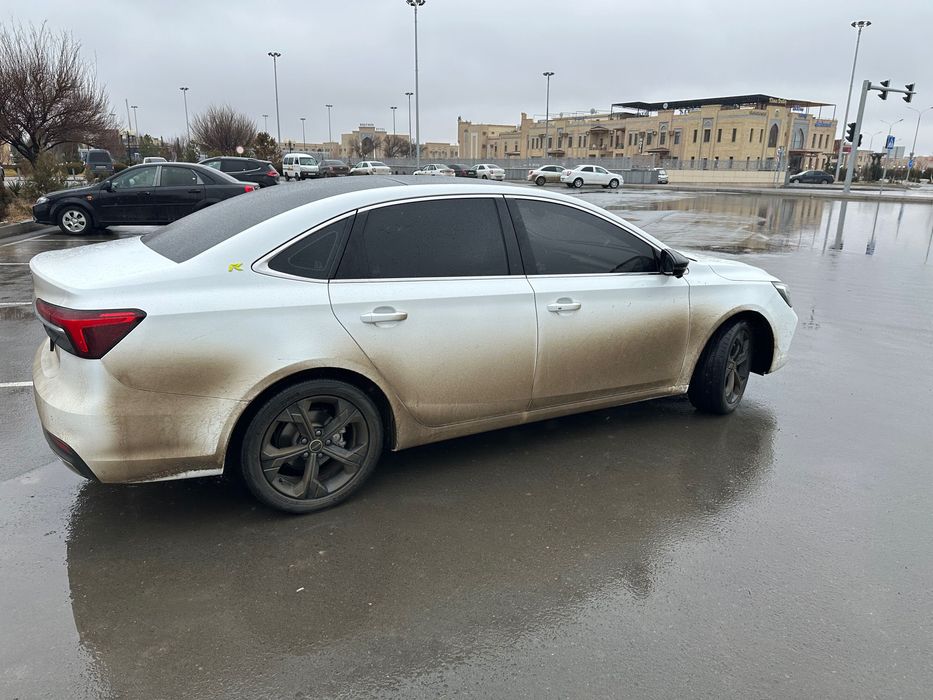 Roewe i6 max 215 млн