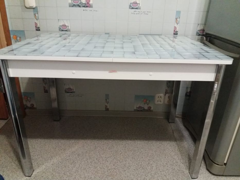 Стол для кухни новый