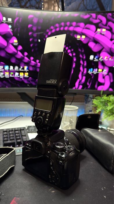 Canon EOS 600D + Blit Canon Speedlite 580EX | 18MP | Full HD