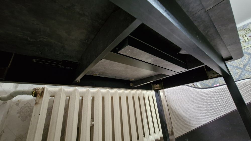 Продам кухонный стол