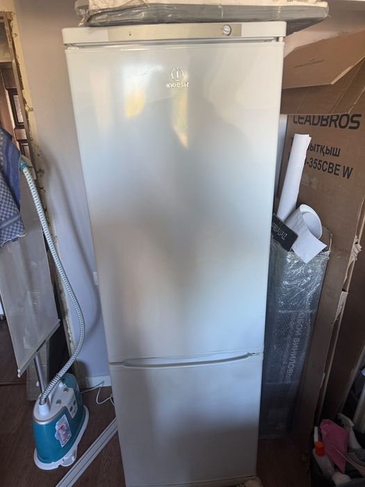 Холодильник Indesit