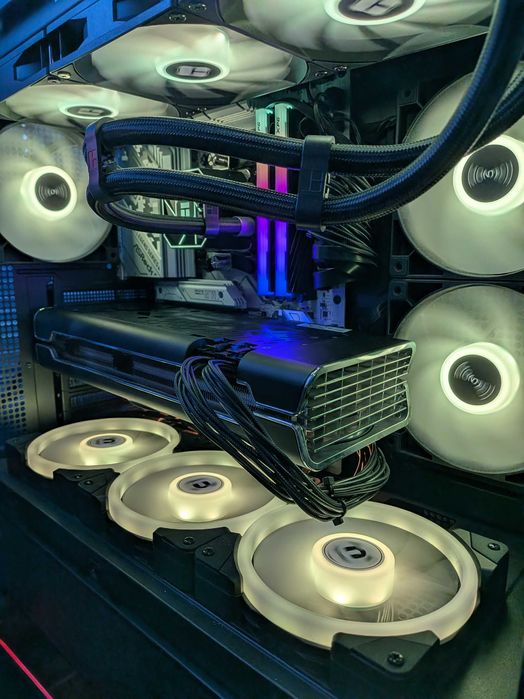 XFX Radeon RX 5700 XT THICC III Ultra 8GB – Пълен комплект с КУТИЯ