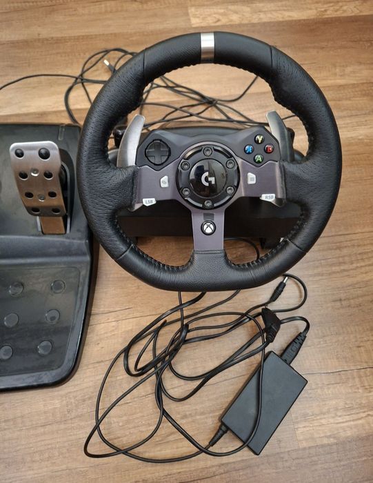 Vând volan g920 pentru compatibil cu Xbox uri și calculatoare și laptopuri