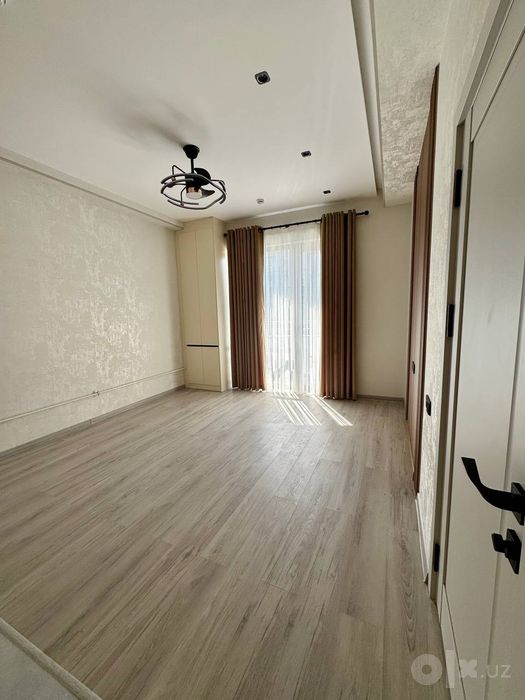 High tech kvartira Bobur Residence