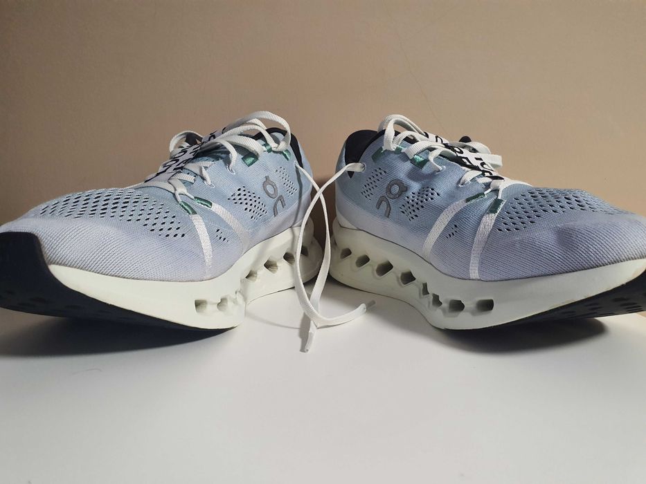 On Cloudsurfer  N43-44