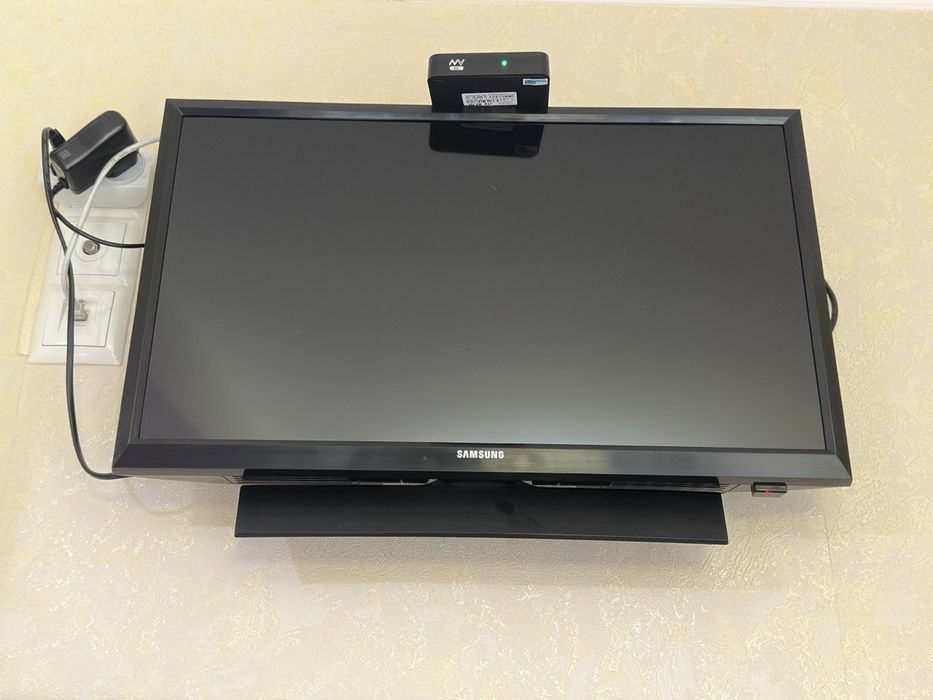 Телевизор 24" Samsung UE24H4003