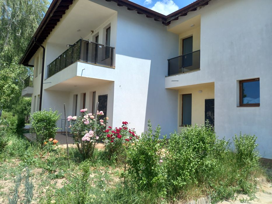 Къща  новопостроена в района наТрявна