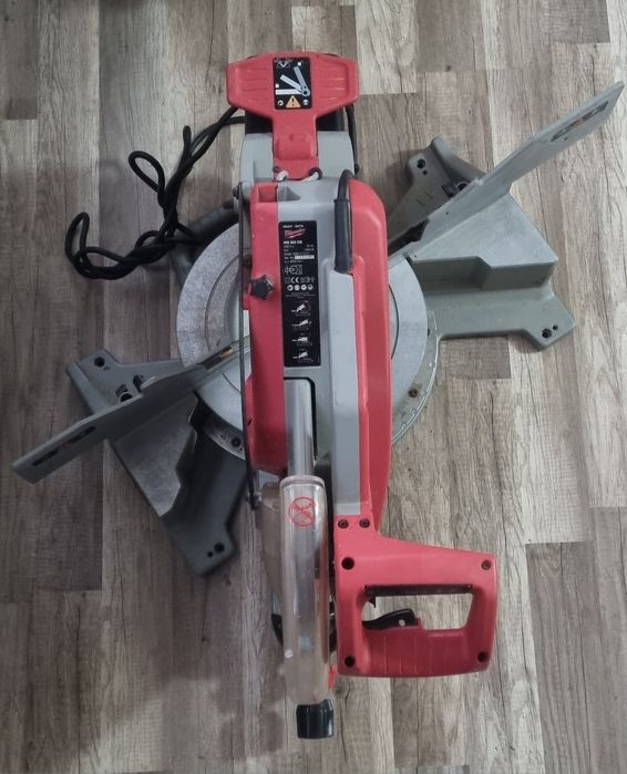 Milwaukee MS305DB Потапящ циркуляр с герунг