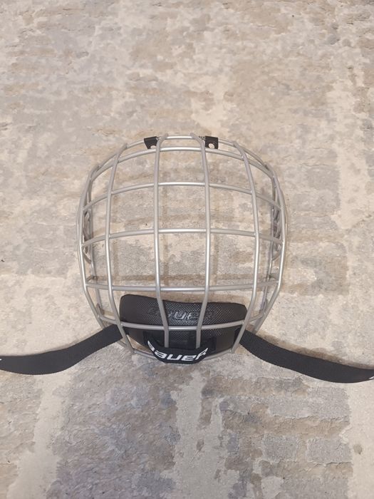 Маска хоккейная.