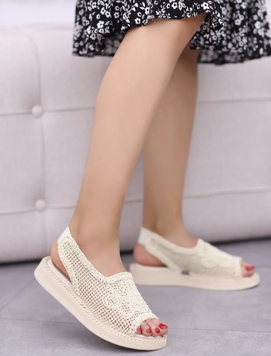 Еластични сандали с плетени детайли 39 номер