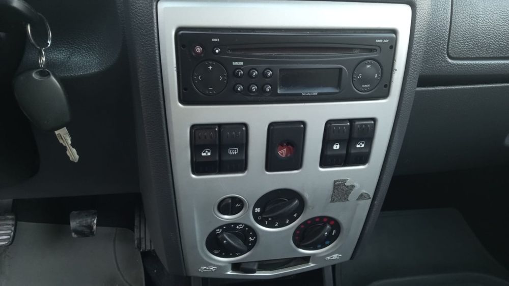 Vând. Dacia logan full 16 benzina