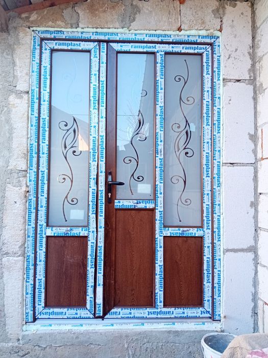 Tâmplărie PVC și plase de insecte .Rulouri exterioare Uși de garaj