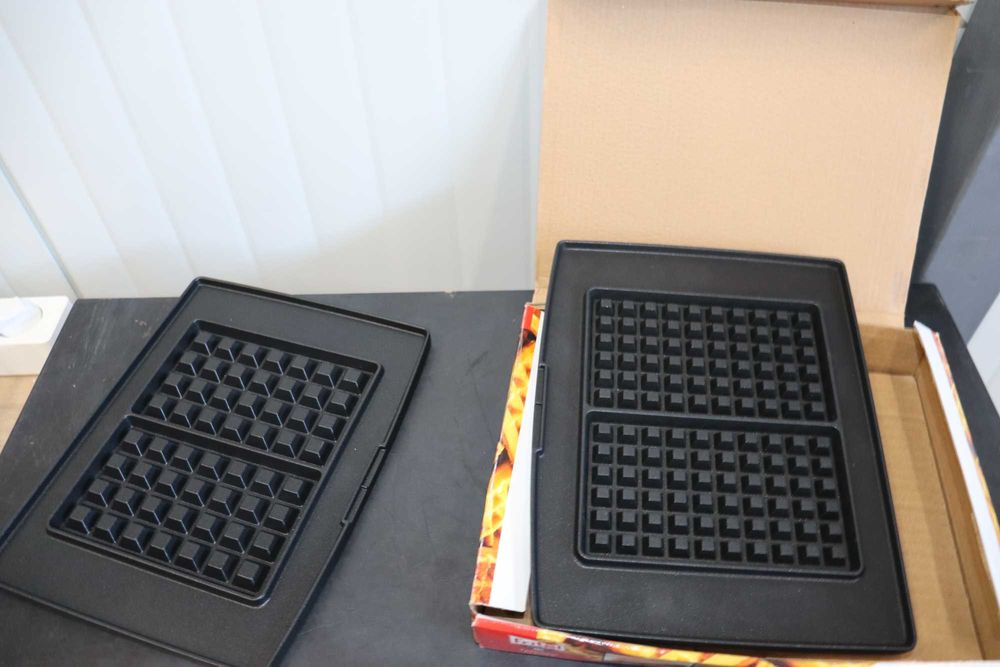 Плочи, комплект форми за печене на вафли и френски гофрети FRITEL 4x7