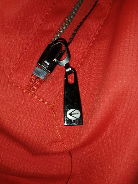 Продавам спортно мъжко яке ENERGIE