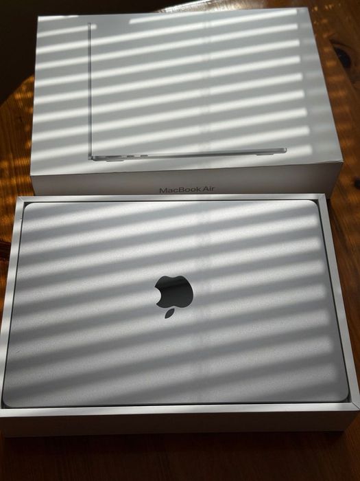 Перфектен MacBook Air 13 M2 / 8GB RAM / 256GB SSD / Space Gray