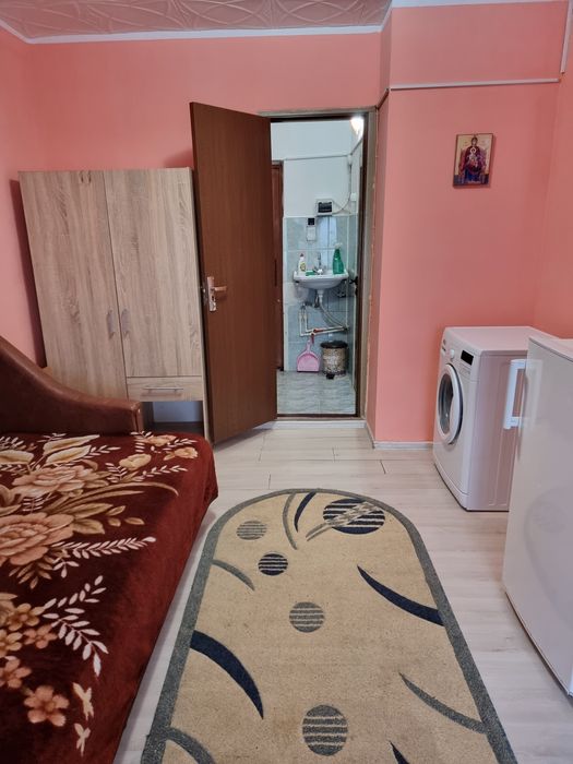 Închiriez garsoniera