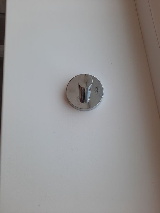 Продам два держателя для полотенца, поворотный