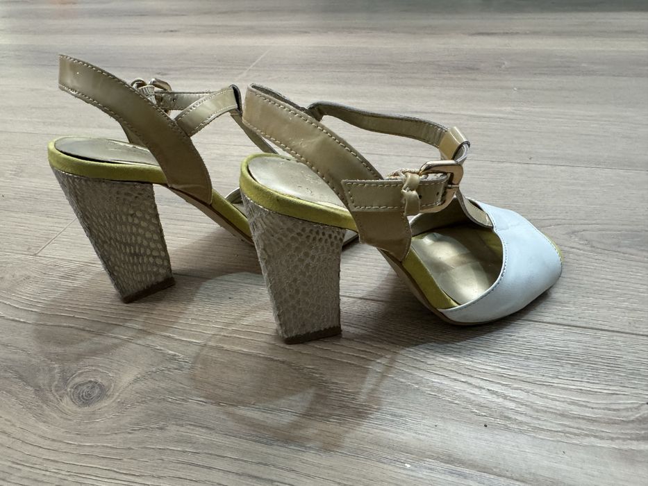 Босоножки отдам даром!