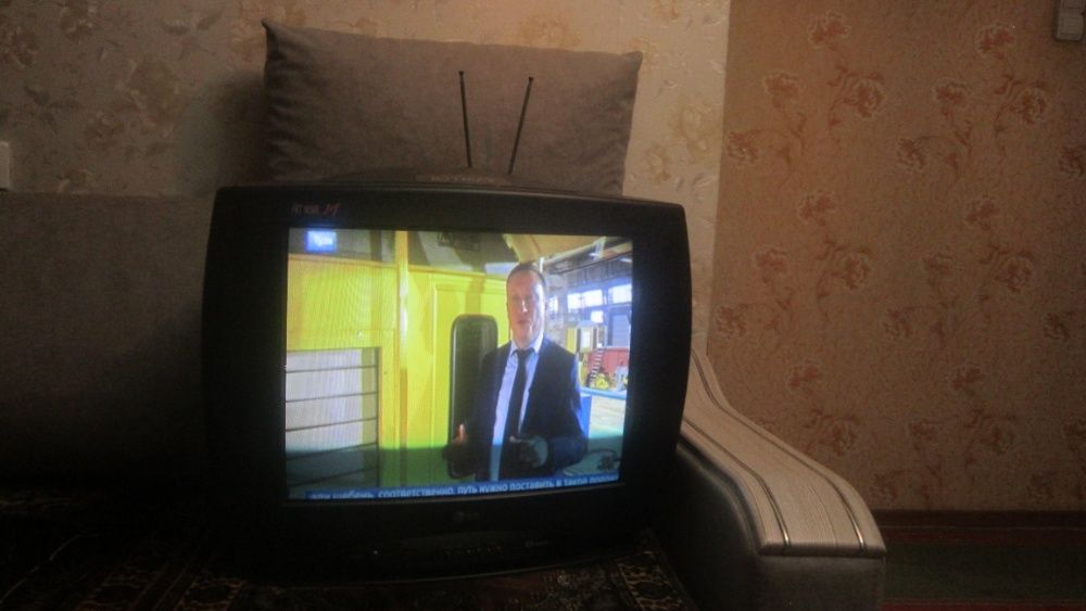 продам телевизор