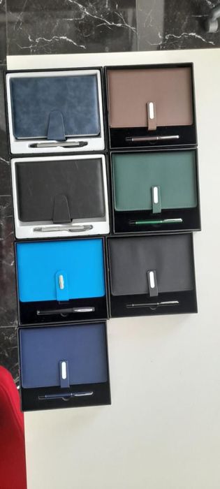 Продам блокноты в коробке с ручкой