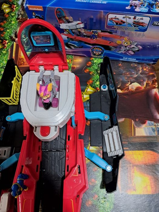 Paw Patrol, игрален комплект със самолетоносач 
Пес Патрул - Pup Squad