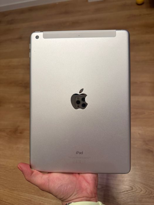 Tabletă iPad 6 32GB Wi-Fi + Cellular