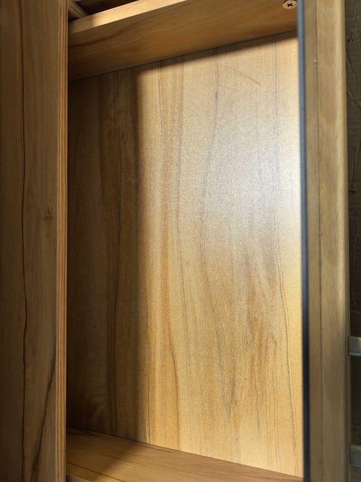 Vând comodă din lemn nouă!