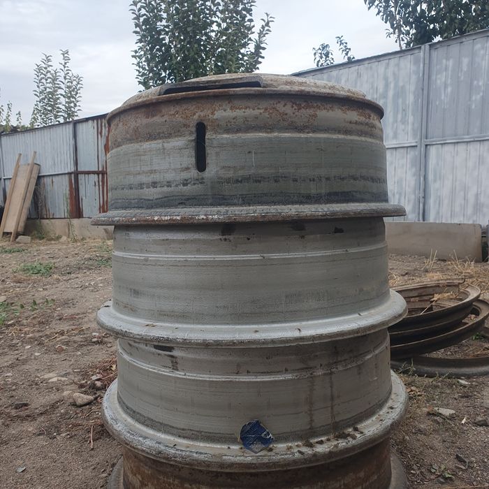 Продам шыны  дисками комплекте