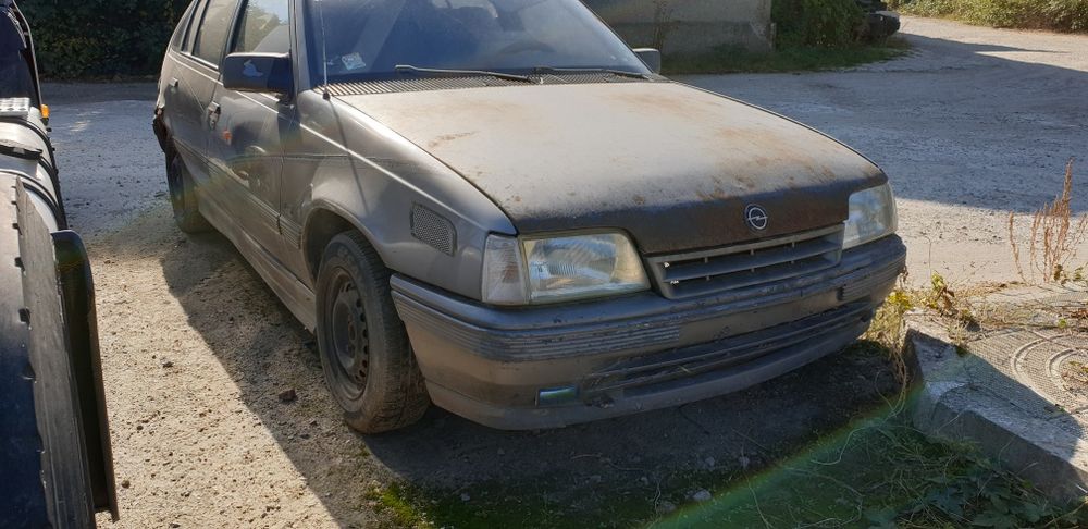 Опел кадет на части