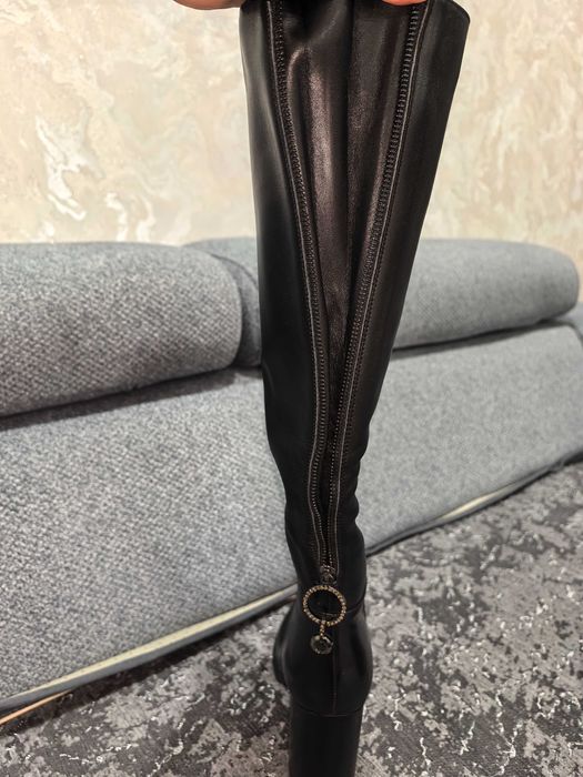 Продам женские сапоги.