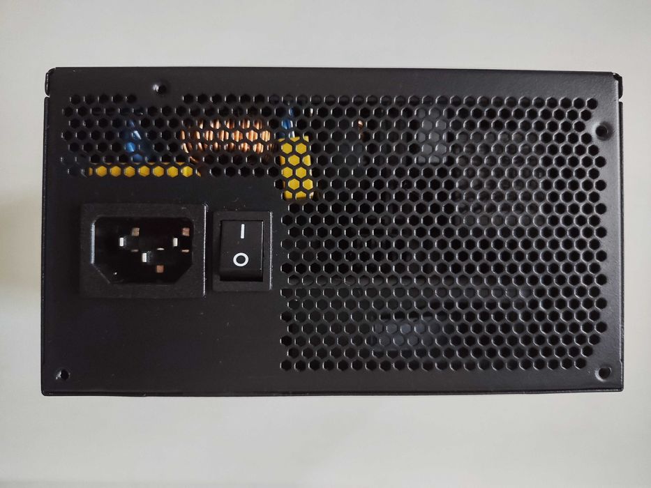 захранващ блок Gigabyte 850 вата (PSU 850W)