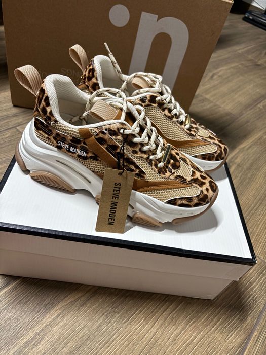 Чисто нови маратонки Steve Madden