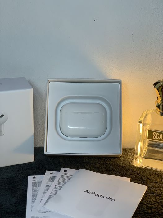 AirPods Pro 2 • Cutie + Cablu