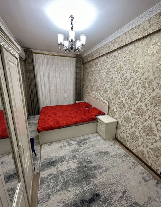 Сдается 2-х комнатная в центре. Абая