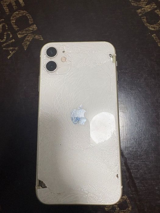 Iphone 11 белый.