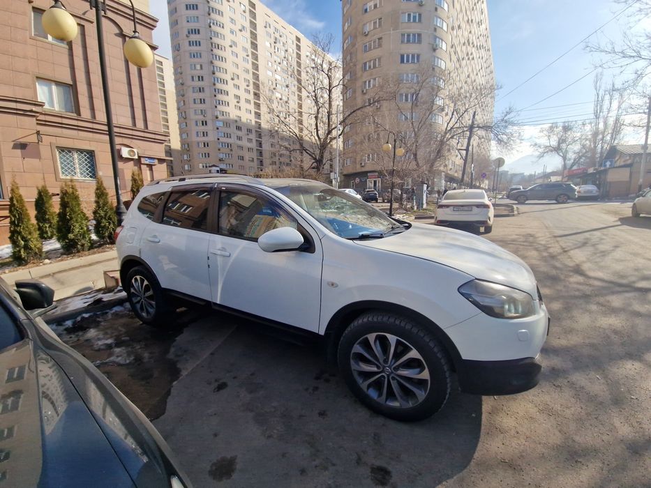 Продаю Qashqai +2  j 10 рест