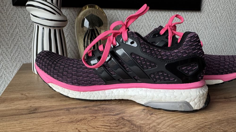 Дамски маратонки Adidas номер 39