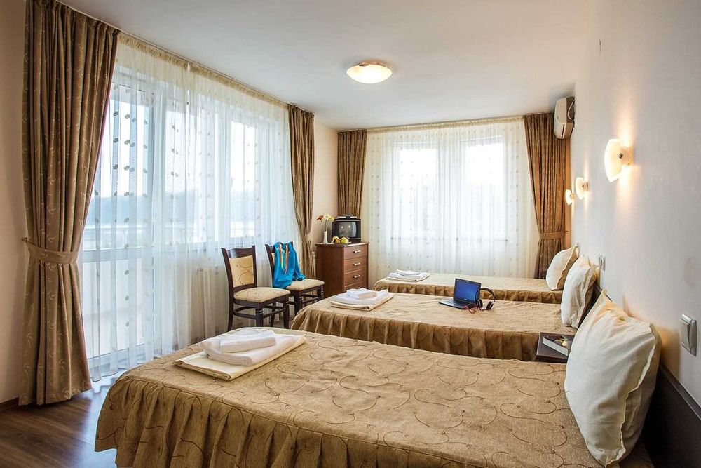 Дава се под наем Хотел в с. Главатарци, Област Кърджали - 1000 кв.м за 1299000 € - Снимка #7