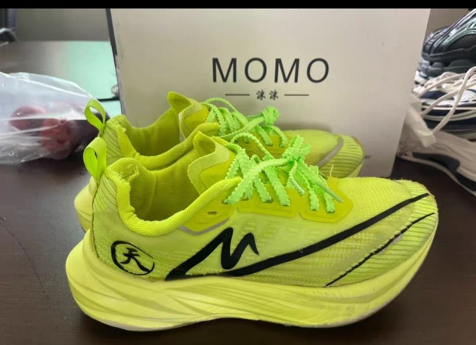 Беговые кроссовки размер 38